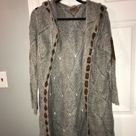 POL Sweaters - Gray sweater with brown trim